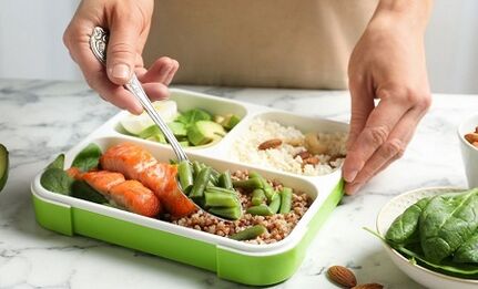 Correction nutritionnelle pour perdre du poids au niveau du ventre et des côtés.