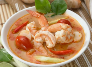 La Soupe Tom Yam avec des Crevettes